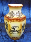 Kép Renáta váza görög dekorral